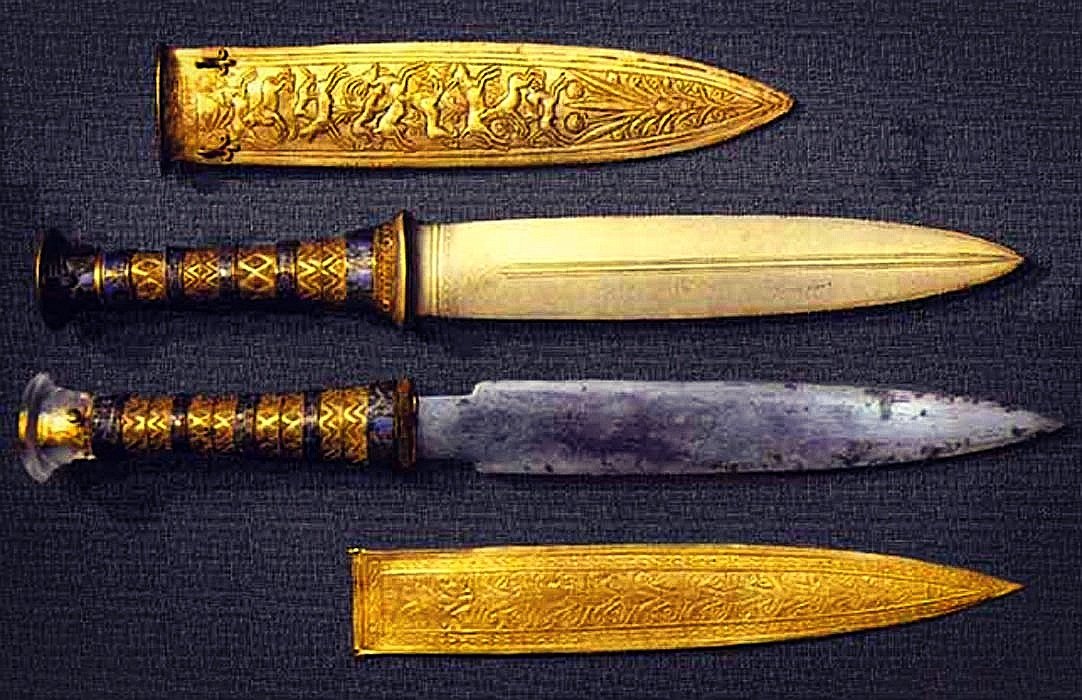 خناجر توت عنخ آمون 