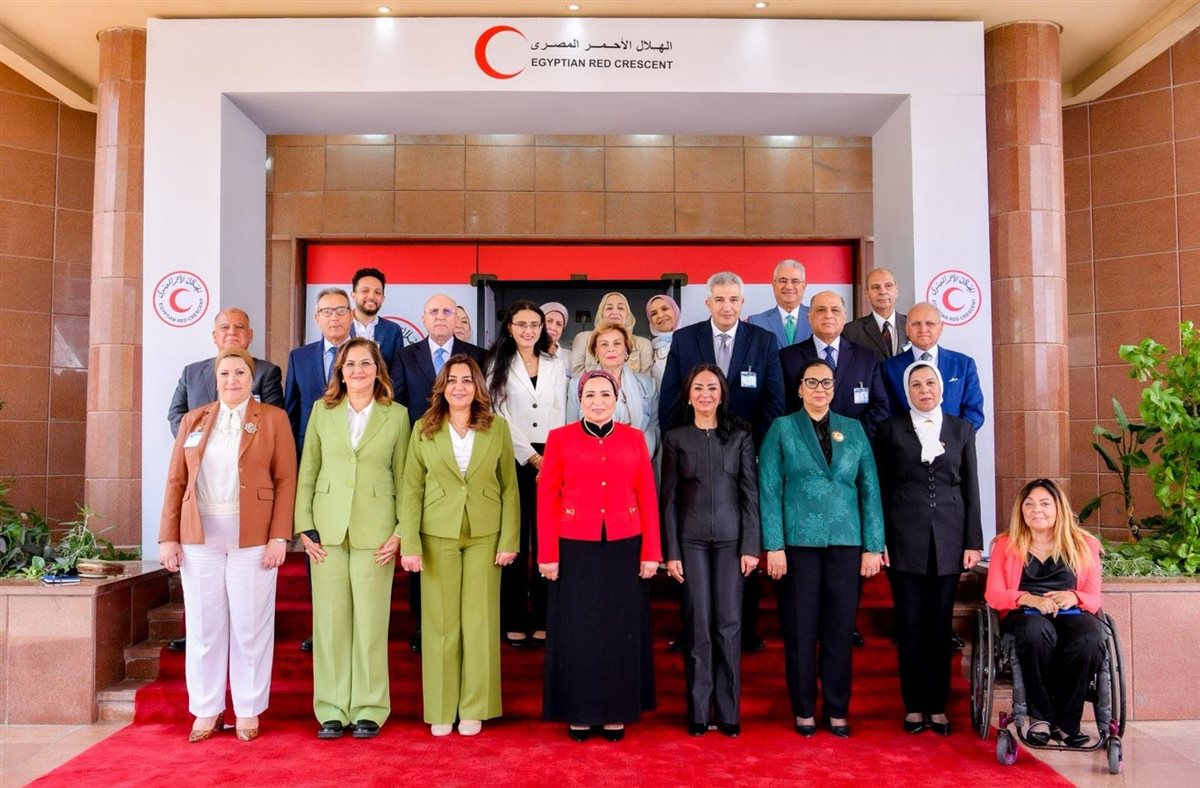 السيدة انتصار السيسي مع <span style=