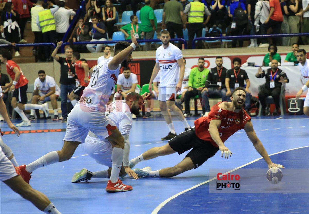 يد الأهلي والزمالك (1)