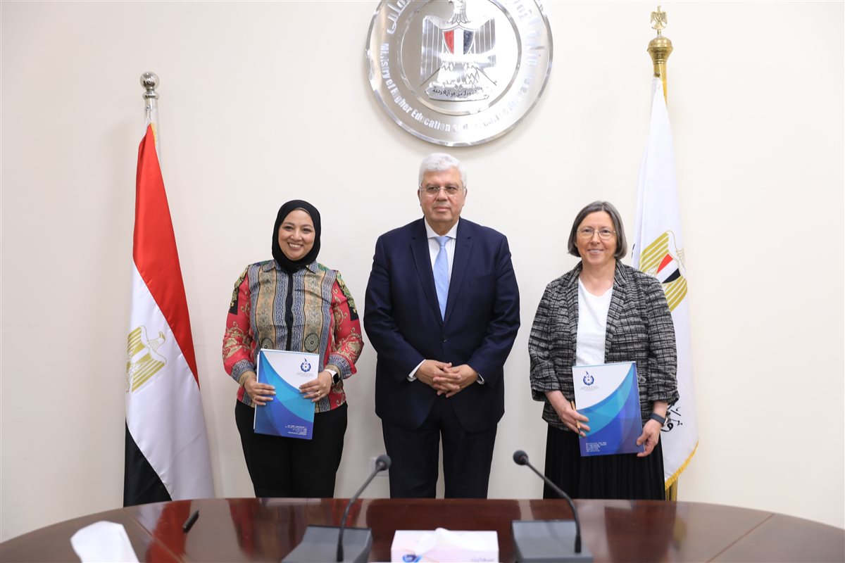 توقيع مذكرة تفاهم بين أكاديمية البحث العلمي والتكنولوجيا ومؤسسة البحث والتطوير بجامعة ولاية وست فيرجينيا بالولايات المتحدة الأمريكية