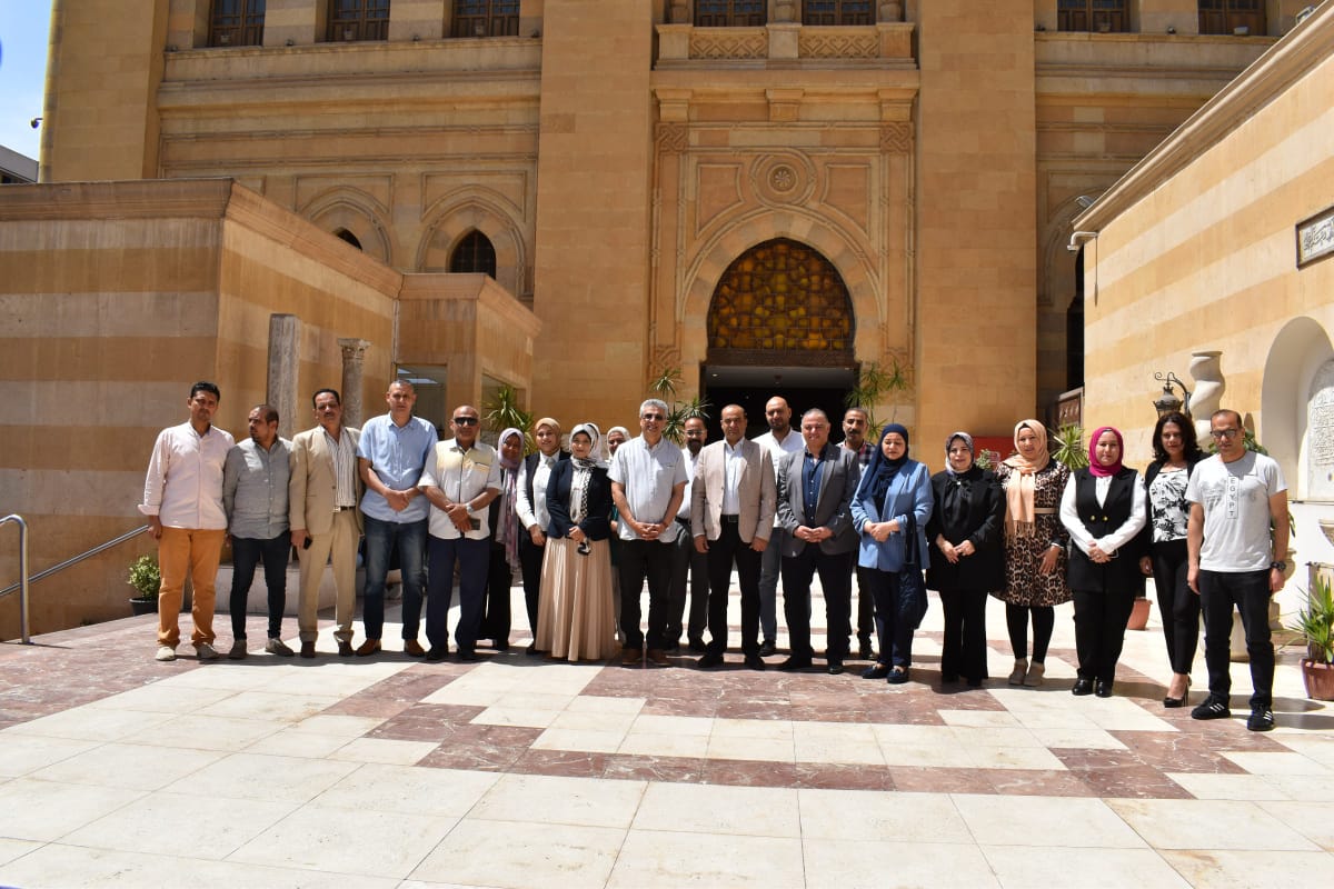 الأمين العام للمجلس الأعلى للآثار في متحف الفن الإسلامي