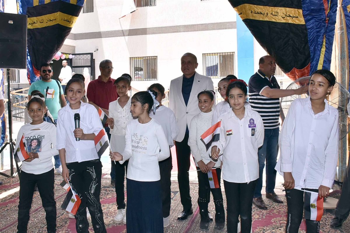 محافظ الأقصر واهالي الديمقراط