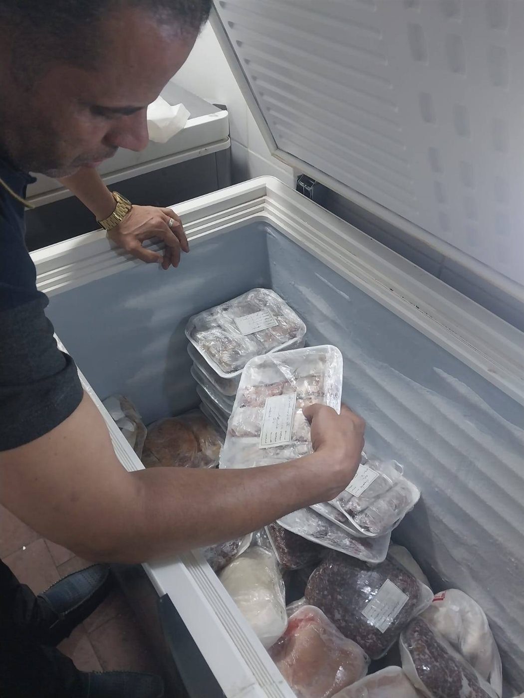 غلق وتشميع عدد من الكافيهات والمطاعم المخالفة بالعجوزة