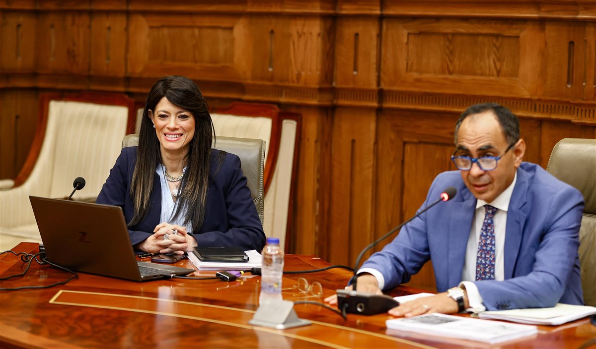 رانيا المشاط وزيرة التخطيط و الدكتور هاني سرى الدين رئيس لجنه الشئون المالية والاقتصادية