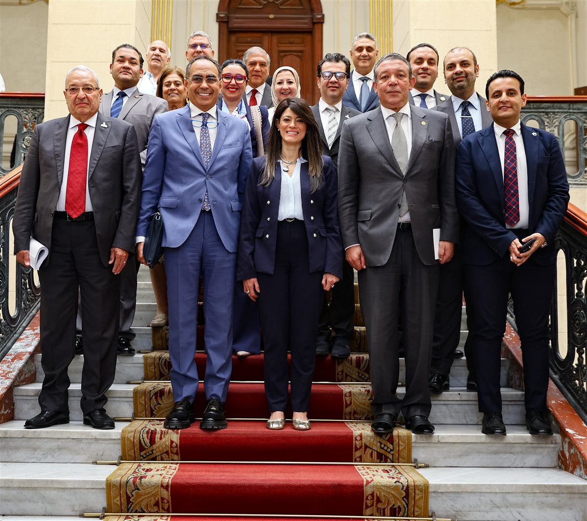 المشاط ورئيس اللجنة، والسادة أعضاء اللجنة