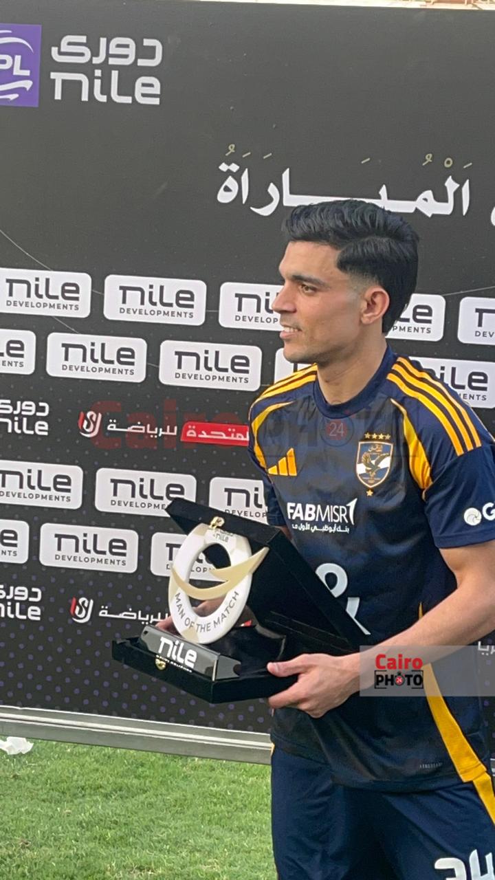 بن شرقي يفوز بجائزة رجل مباراة الأهلي وسيراميكا 