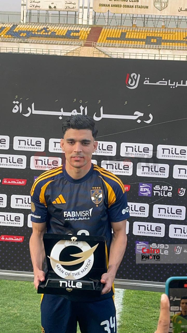 بن شرقي يفوز بجائزة رجل مباراة الأهلي وسيراميكا 