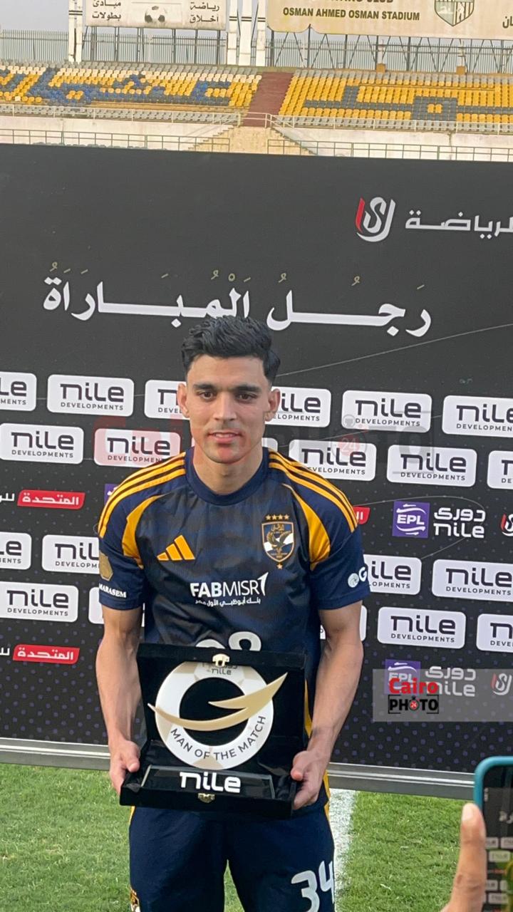 بن شرقي يفوز بجائزة رجل مباراة الأهلي وسيراميكا 