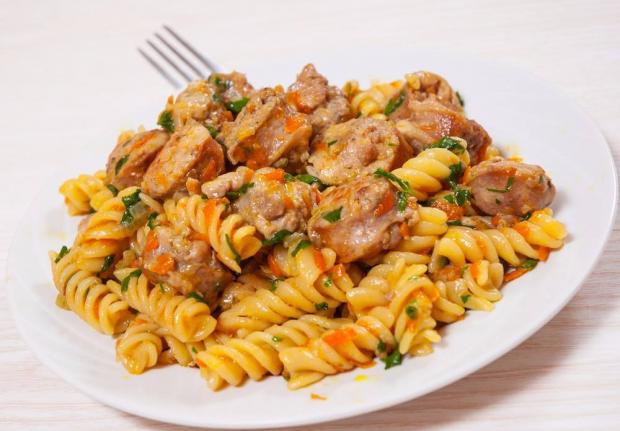 مقادير عمل مكرونة بالسجق