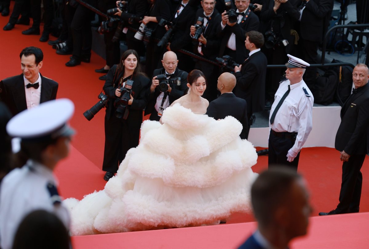 بعد قواعد منع التعري.. إطلالات غير ملفتة للنجوم بافتتاح مهرجان كان السينمائي