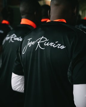 قمصان لاعبي أورلاندو بايرتس تحمل اسم ريفيرو 