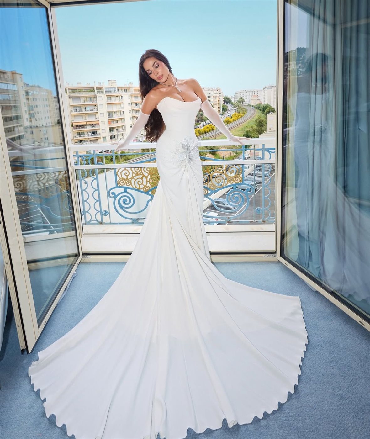 بفستان أبيض.. نادين نسيب نجيم خطفت الانظار خلال مهرجان كان لعام 2025