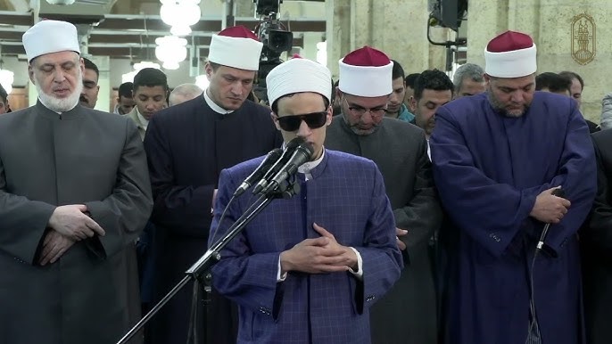 بالقراءات العشر.. طلاب الأزهر يجمعون المصحف المرتل من تراويح وتهجد رمضان في الجامع الأزهر بصوت أئمة القبلة