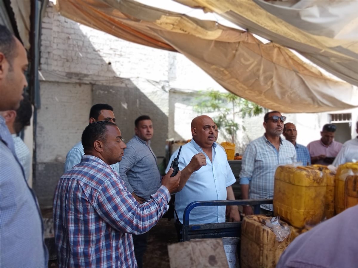 غلق منشأة مخالفة لإعادة تدوير الزيوت المستخدمة بأوسيم