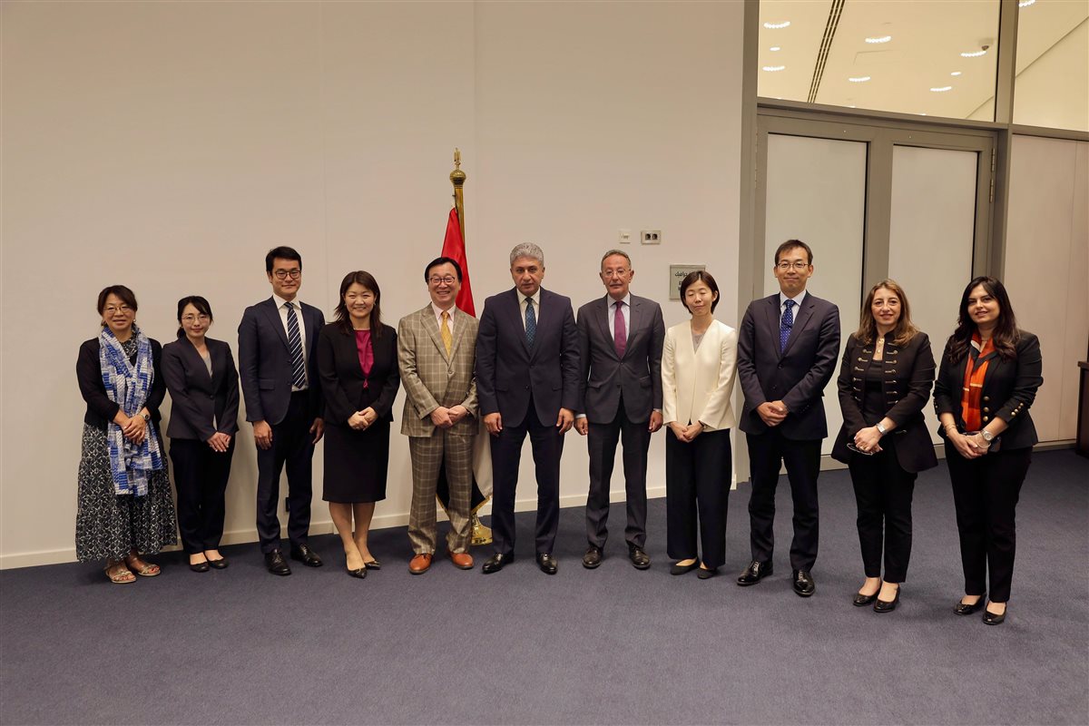 وزير السياحة 