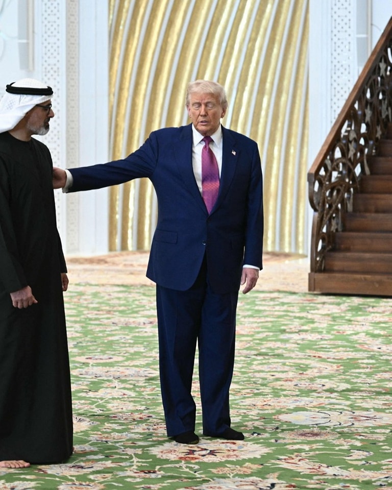 الرئيس الأمريكي يزور جامع الشيخ زايد في أبوظبي برفقة الشيخ خالد بن محمد بن زايد