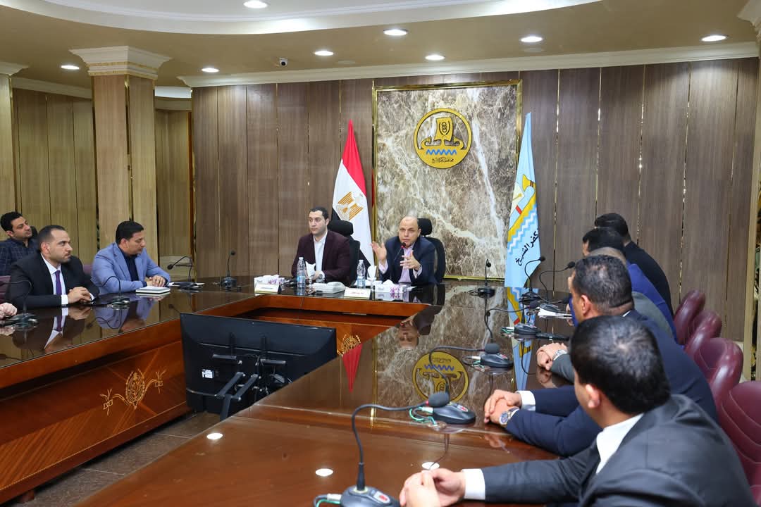 محافظ كفر الشيخ يجتمع بشاب المحافظة