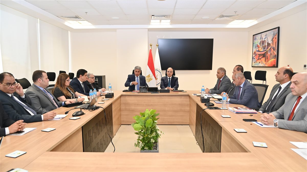 وزير السياحة والري