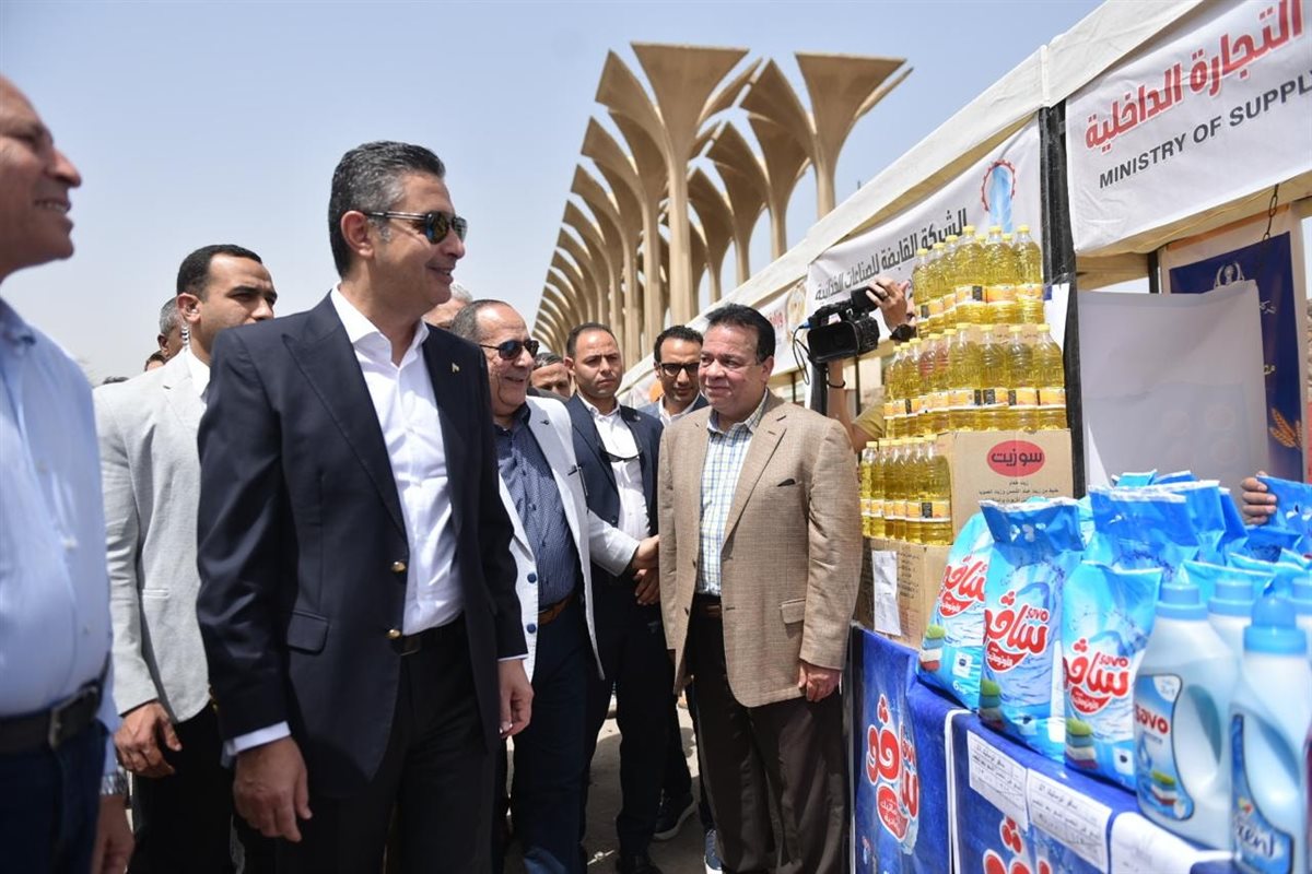 وزير التموين ومحافظ القاهرة يفتتحان سوق اليوم الواحد بمدينة نصر