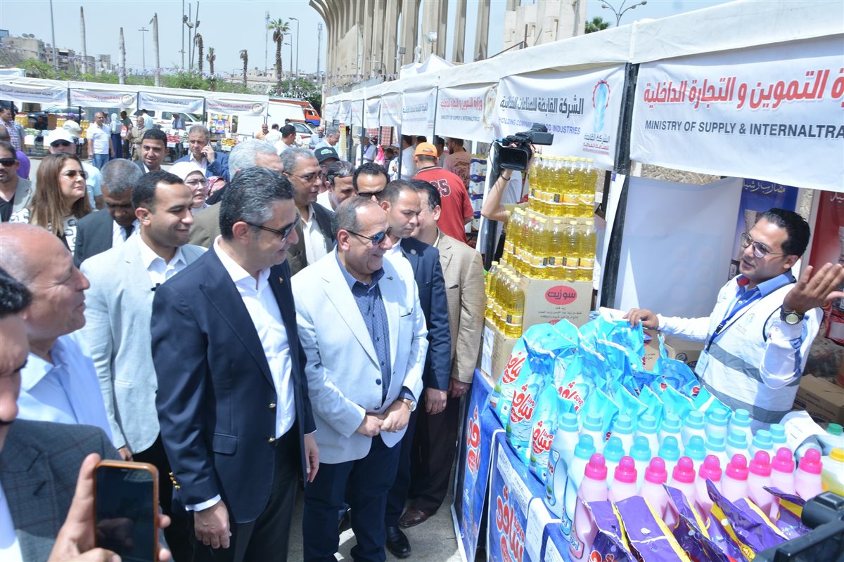 وزير التموين ومحافظ القاهرة يفتتحان سوق اليوم الواحد بمدينة نصر