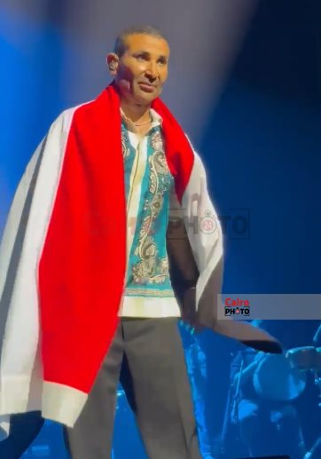 «قلبنا كله لمصر».. أحمد سعد يرفع علم مصر في حفله بأستراليا بحضور السفير المصري وهاني رمزي