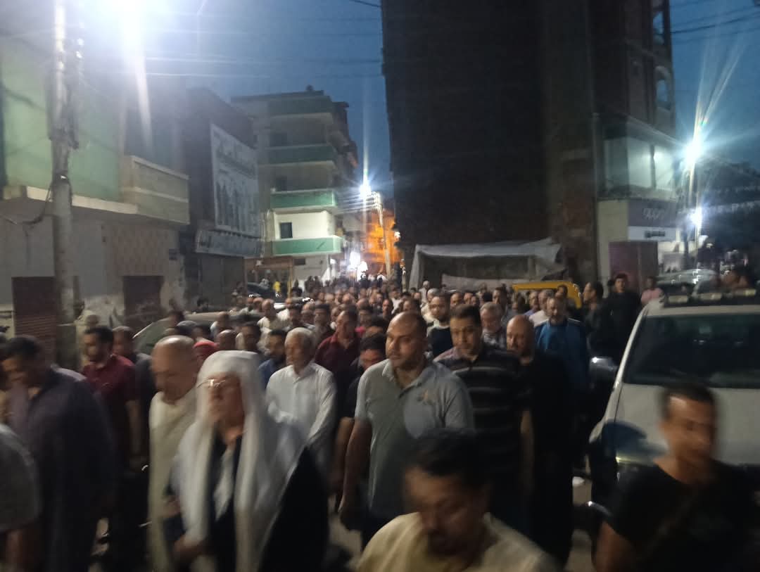 أهالي كوم حمادة يشيعون جثمان «عبد الرحمن» في جنازة مهيبة