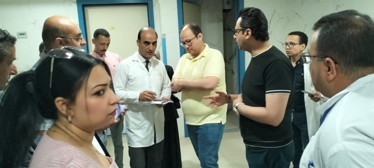 وفد من وزارة الصحة يزور مستشفى طهطا العام