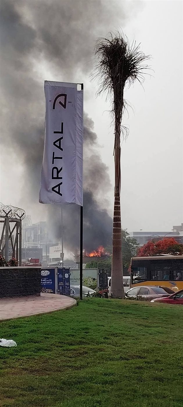 حريق  بجوار مسجد الحمد بالتجمع الخامس والحماية المدنية تسيطر عليه