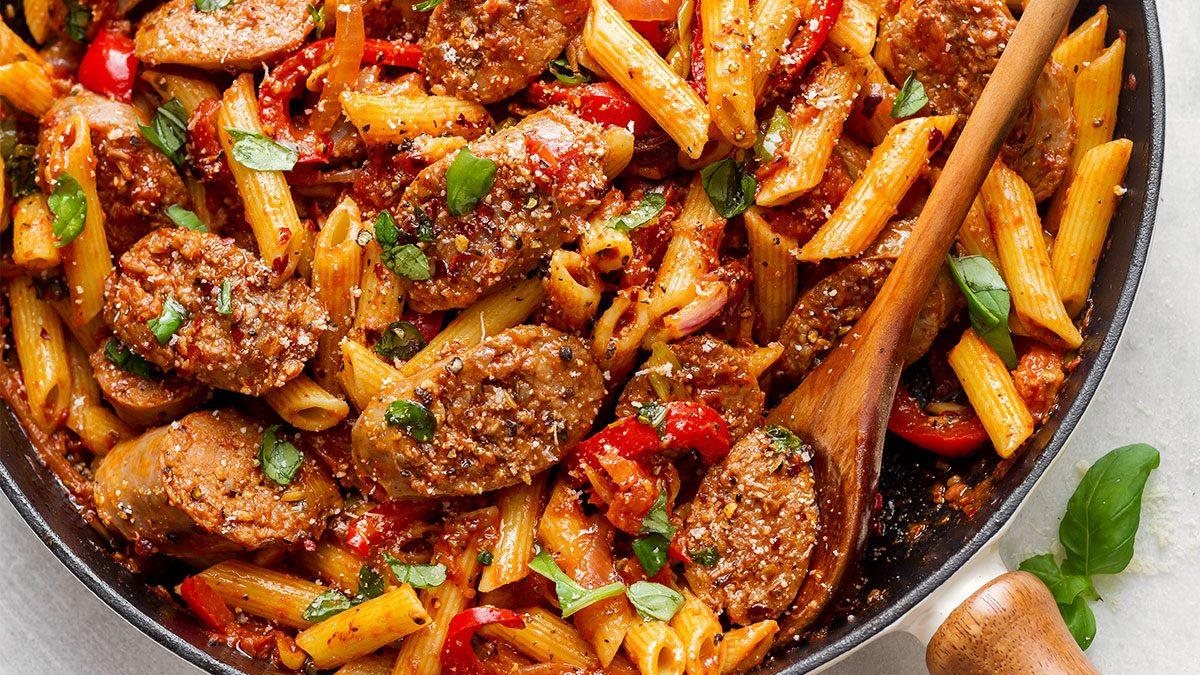 مقادير عمل المكرونة بالسجق