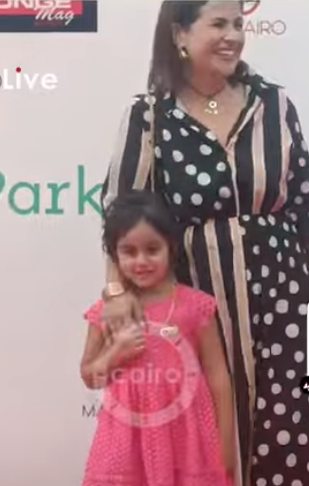 إنجي وجدان رفقة ابنتها