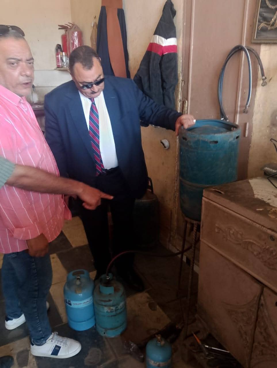 ضبط مخزن لتعبئة شعل الغاز بالمخالفة