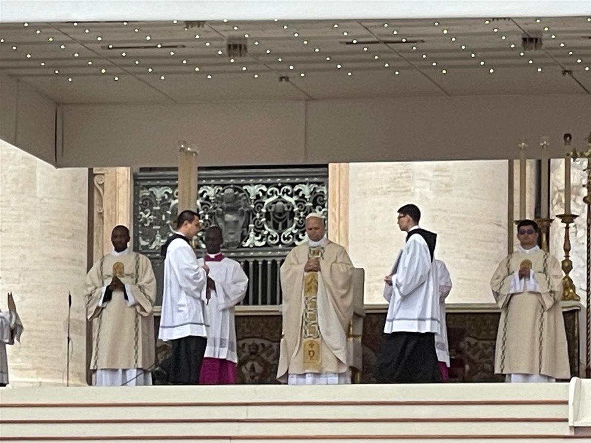 تنصيب بابا الفاتيكان