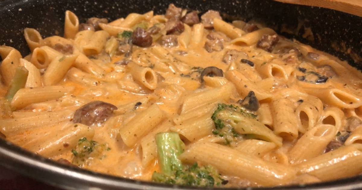 طريقة عمل مكرونة بالسجق والمشروم