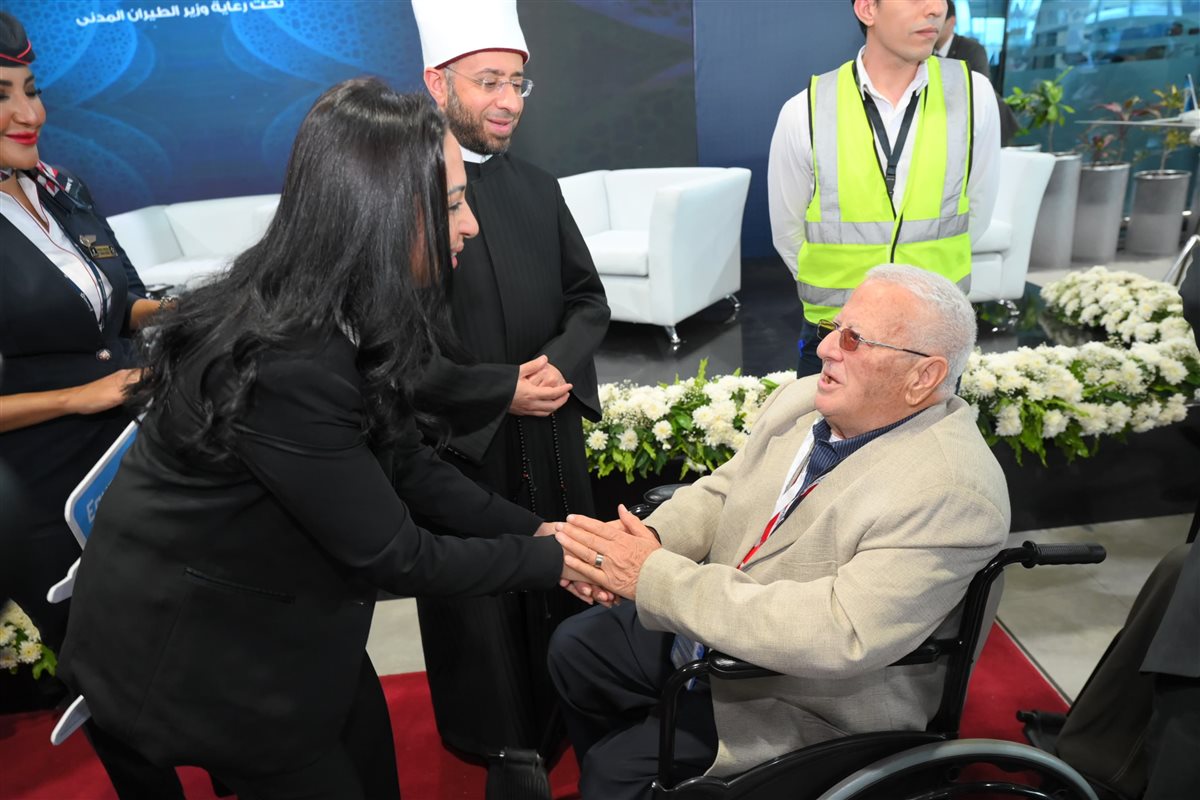 وزراء التضامن والأوقاف والطيران يودعون أول أفواج الحجاج من مطار القاهرة