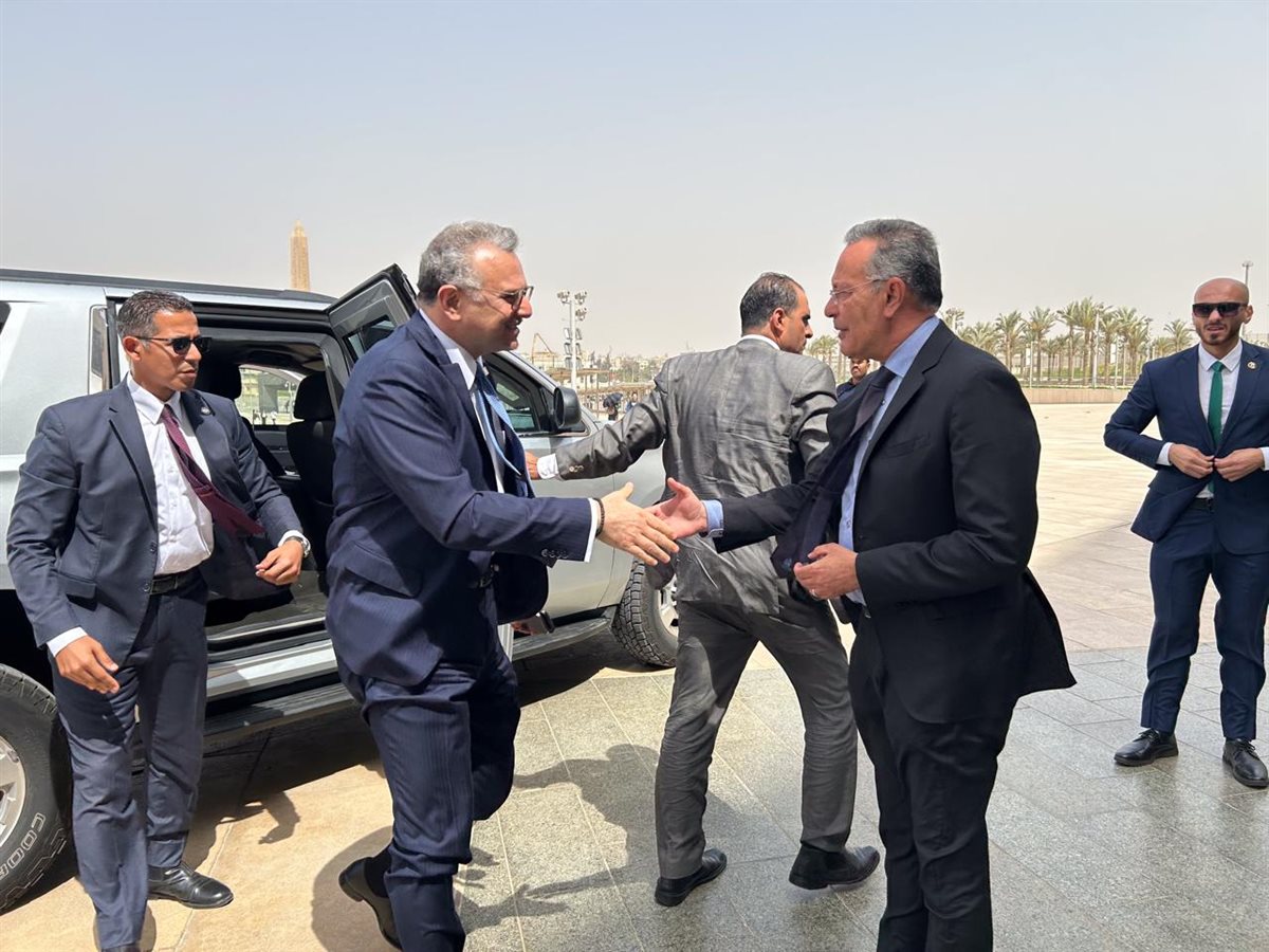المتحف المصري الكبير يستقبل كبير مستشاري الرئيس الأمريكي للشؤون العربية