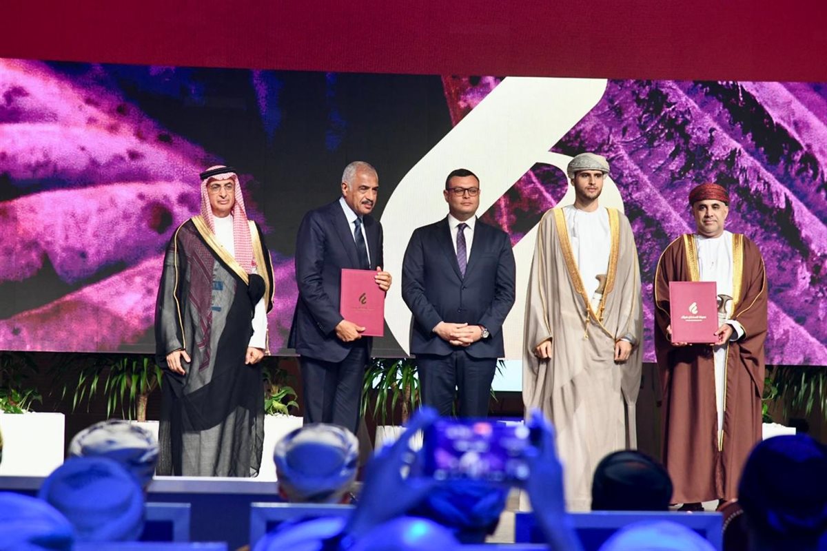 خلال التوقيع