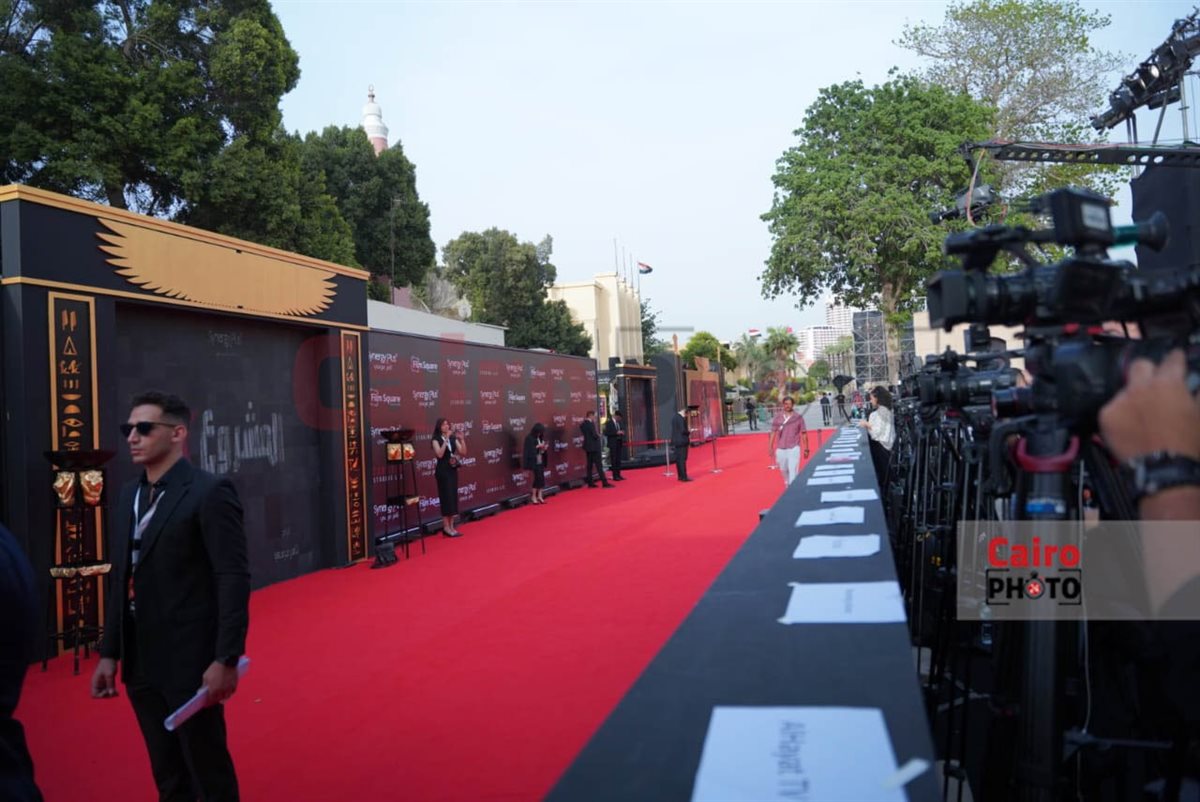 بطولة كريم عبد العزيز.. الاستعدادات النهائية قبل انطلاق العرض الخاص لفيلم المشروع X بدار الأوبرا