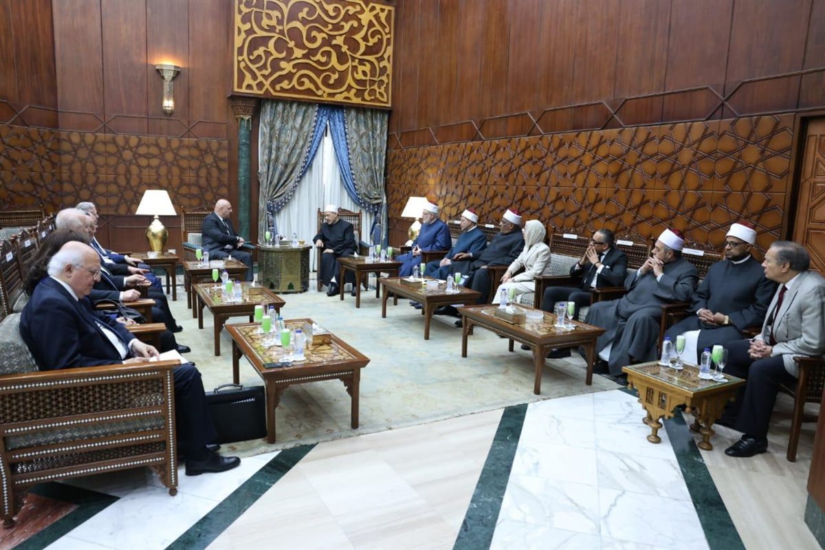 الرئيس اللبناني وشيخ الأزهر  