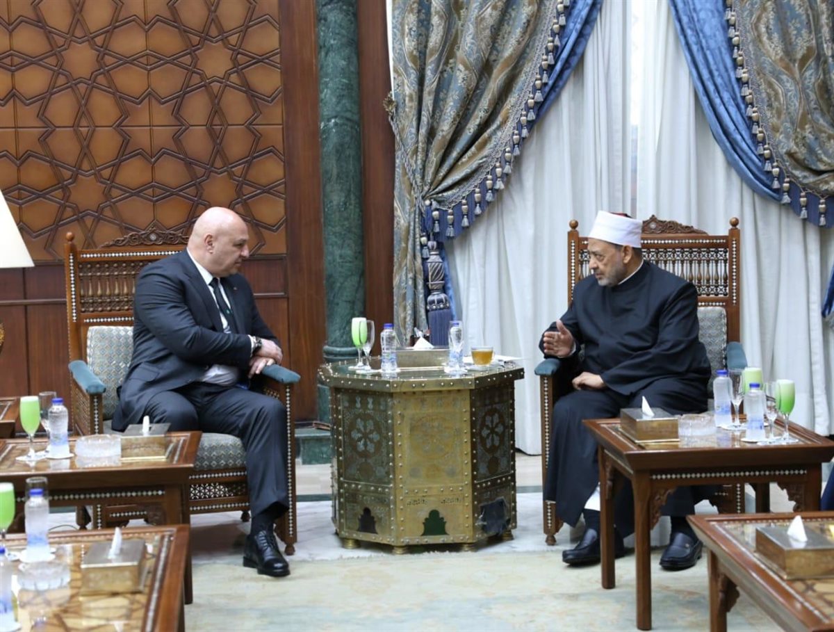 الرئيس اللبناني وشيخ الأزهر  