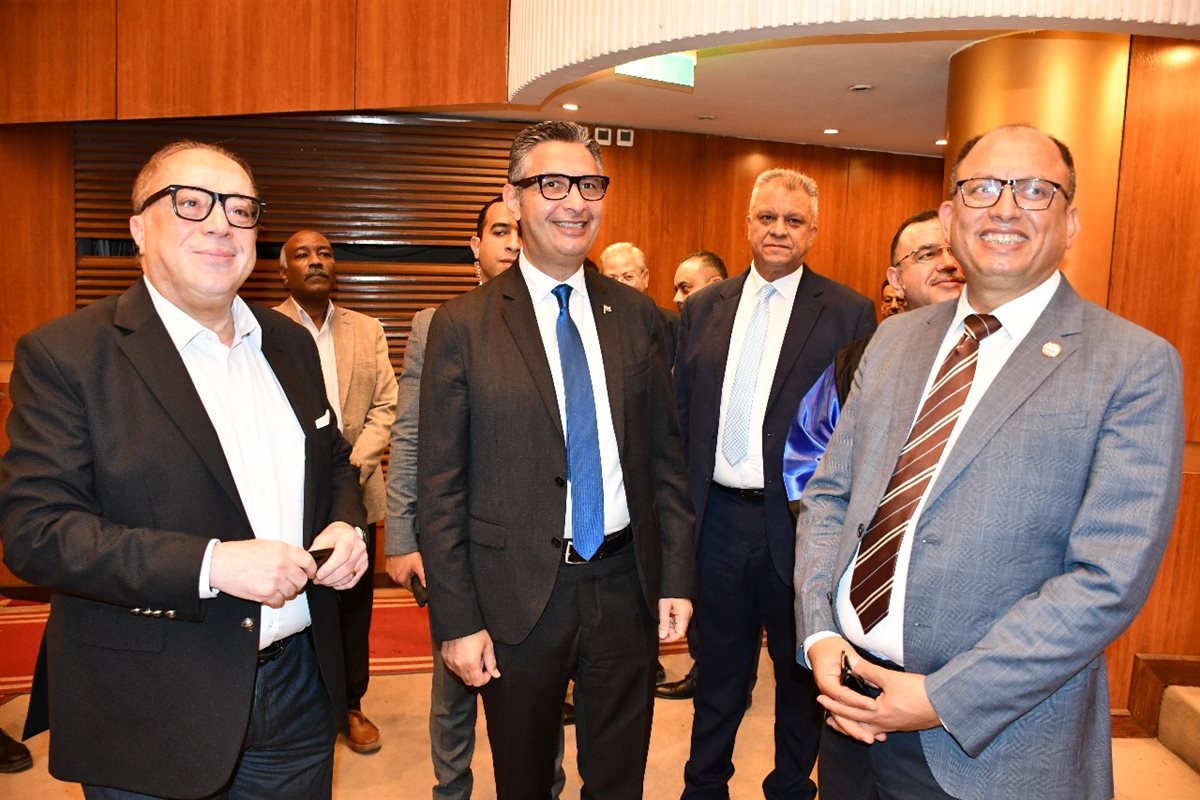 رئيس جامعة حلوان يستقبل وزير التموين والتجارة الداخلية في مجمع الفنون والثقافة