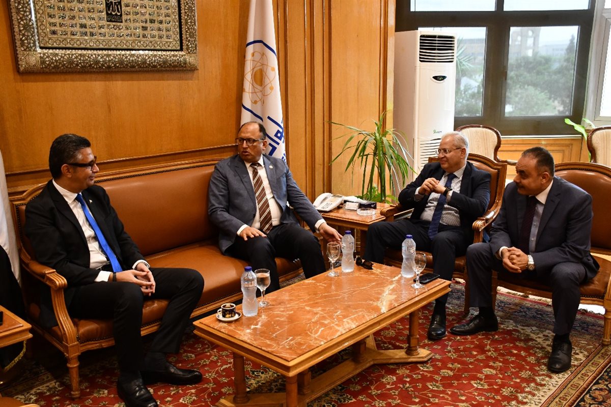 رئيس جامعة حلوان يستقبل وزير التموين والتجارة الداخلية في مجمع الفنون والثقافة