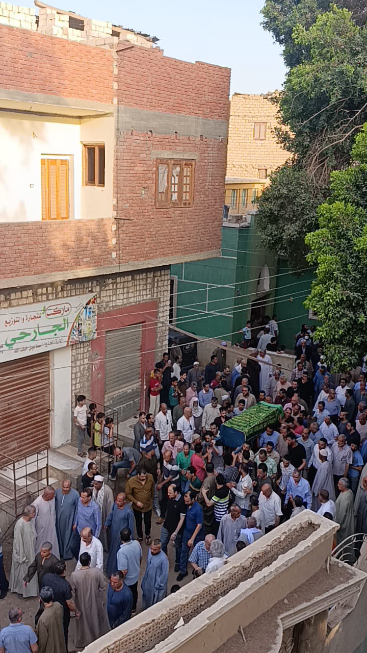  تشييع جثمان  الدكتور ياسر البرجيني طبيب الغلابة بالمنيا لمثواه الأخير