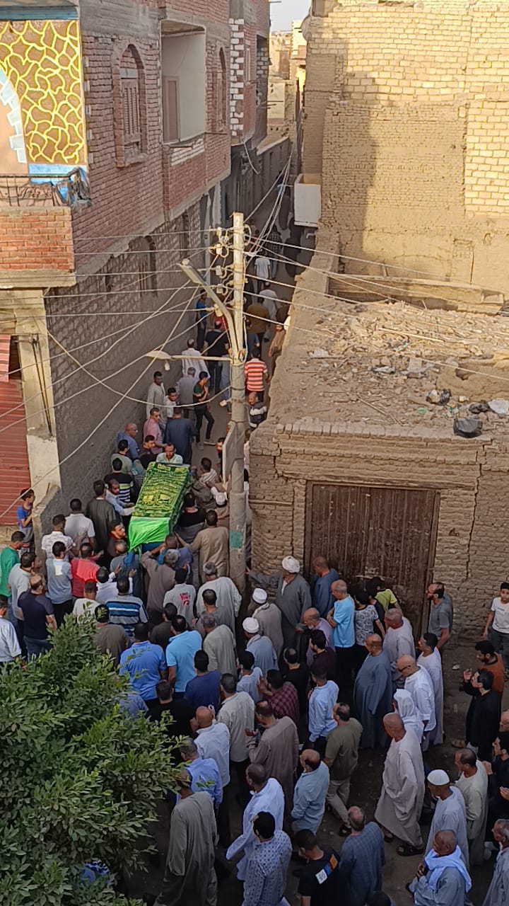  تشييع جثمان  الدكتور ياسر البرجيني طبيب الغلابة بالمنيا لمثواه الأخير