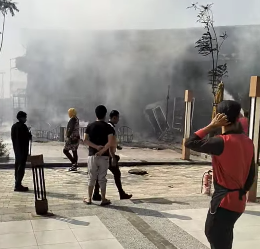 السيطرة على حريق كافيه وصلة دهشور