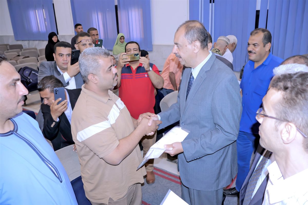 تسليم تأشيرات وتذاكر الحج للفائزين بقرعة الجمعيات الأهلية