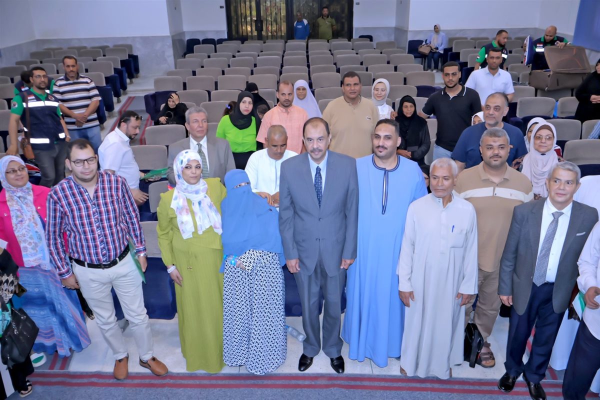 تسليم تأشيرات وتذاكر الحج للفائزين بقرعة الجمعيات الأهلية