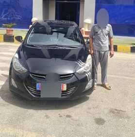 المتهم والسيارة المضبوطة