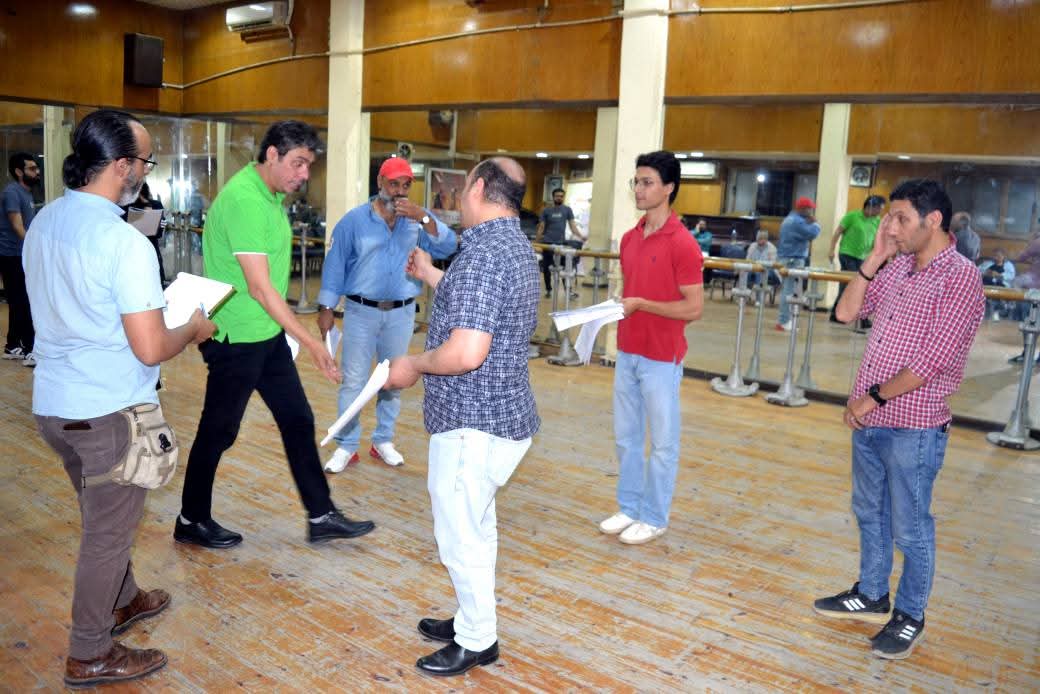 أول صور لـ لقاء الخميسي من بروفات تحضيرات مسرحيته الجديدة الملك وأنا قبل عرضها فى عيد الأضحى