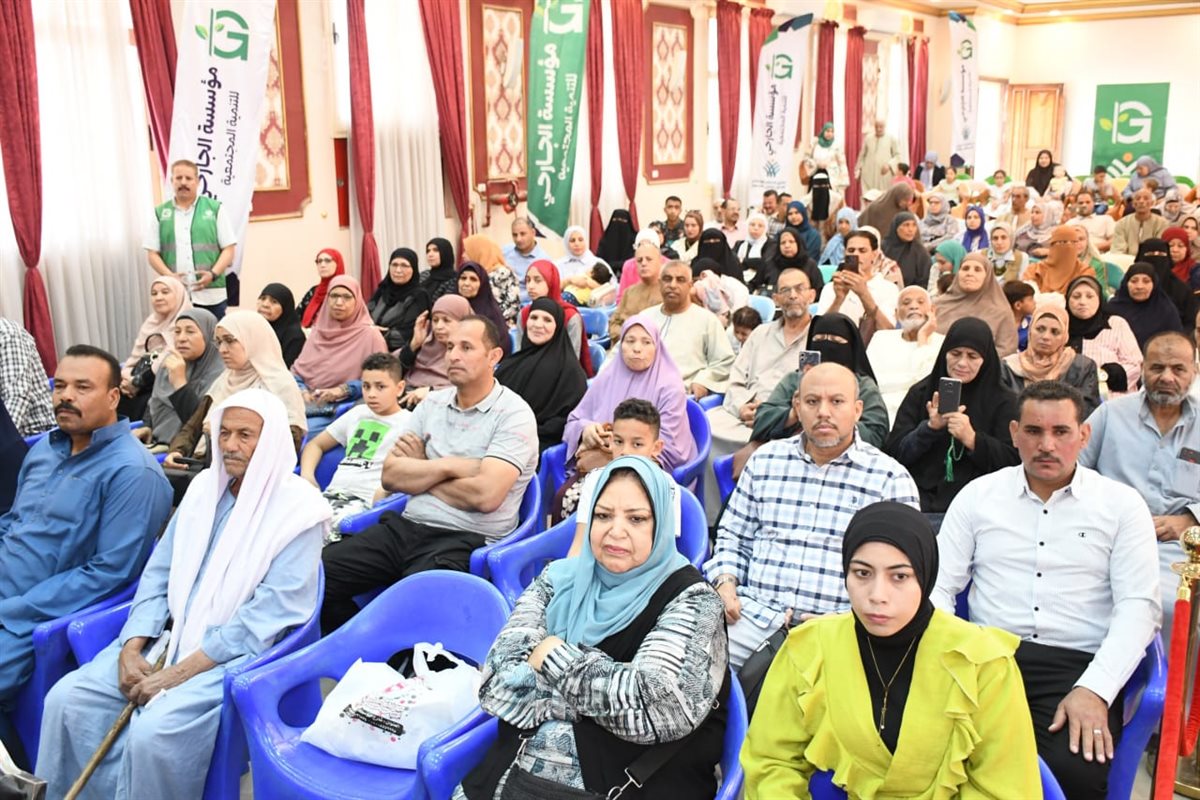 محافظ الفيوم يشهد حفل توديع حجاج الجمعيات والمؤسسات الأهلية