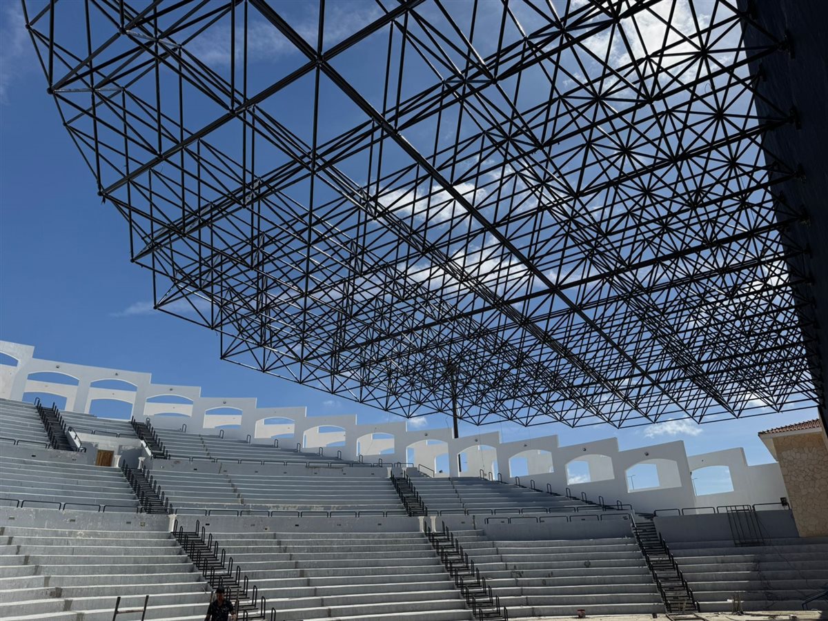 برعاية القاهرة 24.. المنتج وليد منصور يتعاقد حصريًا لتنظيم وتشغيل المسرح الروماني بـ مارينا صيف 2025